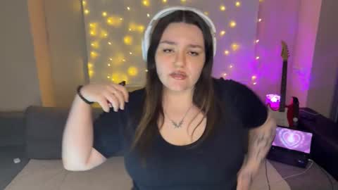 Snapshot of lunakimo chatting on 02-28-26, 03:07 Hi im Dirrie ntmu online show from 02-28-26, 03:07