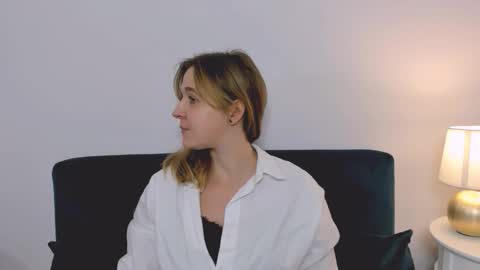 Snapshot of lunakissable chatting on 12-17-25, 04:24 lunakissable online show from 12-17-25, 04:24