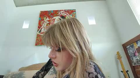 Snapshot of lunalovetea chatting on 11-05-25, 07:30 Billie Bubbles online show from 11-05-25, 07:30