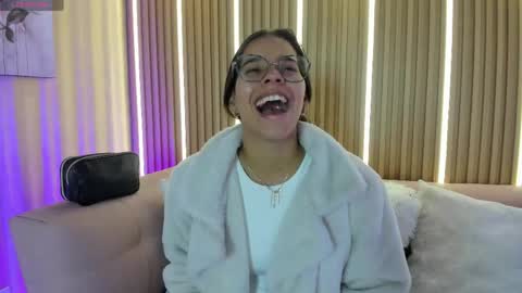 Snapshot of lunamillers_ chatting on 05-31-26, 04:20 lunamillers_ online show from 05-31-26, 04:20