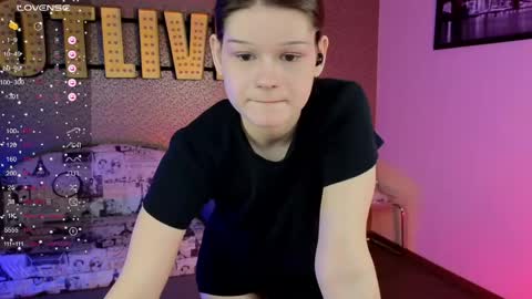 Luna online show from 04-17-26, 12:08