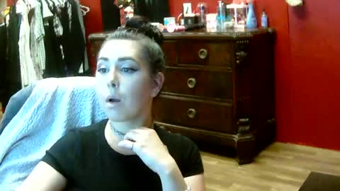 Snapshot of lunanoctis8 chatting on 06-14-26, 08:11 Eva online show from 06-14-26, 08:11