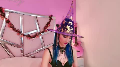 Luna Page online show from 10-14-25, 08:31