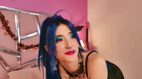 Luna Page online show from 10-17-25, 09:17