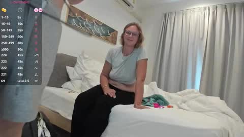 LunaPearl   online show from 10-29-25, 06:59