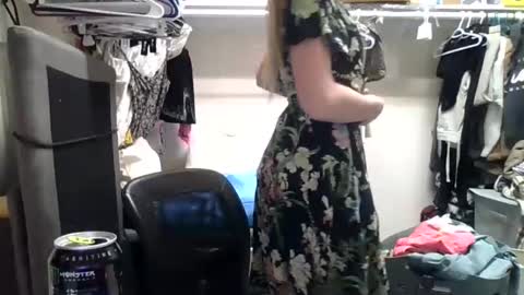 lunapixie2020 online show from 02-04-25, 08:35