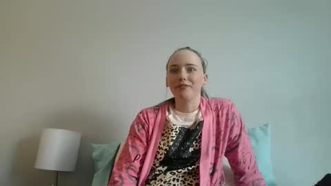 lunapixie2020 online show from 04-14-26, 08:59