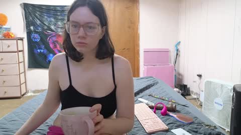 lunaquinn45 online show from 12-22-24, 04:27