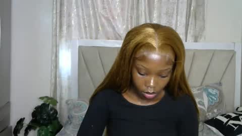 Snapshot of lunar_chocolate000 chatting on 04-10-26, 09:47 Smiley online show from 04-10-26, 09:47
