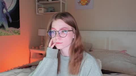 Snapshot of lunar_sofia chatting on 12-16-24, 01:53 Sofia online show from 12-16-24, 01:53