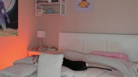 Snapshot of lunar_sofia chatting on 12-24-24, 08:11 Sofia online show from 12-24-24, 08:11