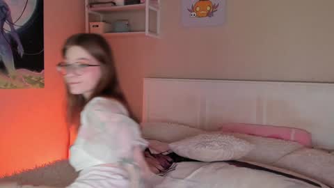 Snapshot of lunar_sofia chatting on 12-24-24, 11:17 Sofia online show from 12-24-24, 11:17