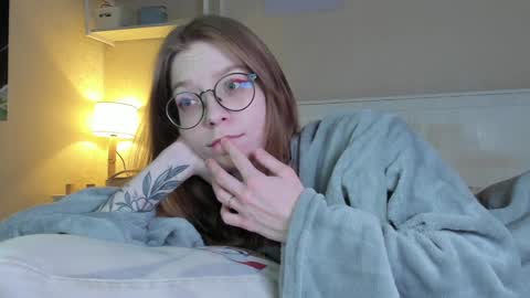 Snapshot of lunar_sofia chatting on 12-30-24, 11:17 Sofia online show from 12-30-24, 11:17