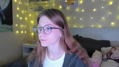 Snapshot of lunar_sofia chatting on 01-15-25, 10:38 Sofia online show from 01-15-25, 10:38