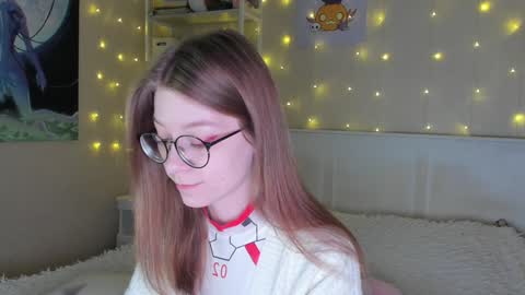 Snapshot of lunar_sofia chatting on 01-17-25, 08:55 Sofia online show from 01-17-25, 08:55