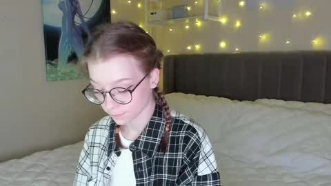 Snapshot of lunar_sofia chatting on 02-17-25, 03:53 Sofia online show from 02-17-25, 03:53