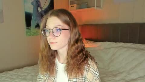 Snapshot of lunar_sofia chatting on 02-18-25, 03:10 Sofia online show from 02-18-25, 03:10