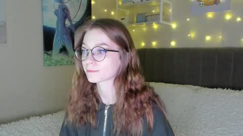 Snapshot of lunar_sofia chatting on 03-06-25, 01:24 Sofia online show from 03-06-25, 01:24