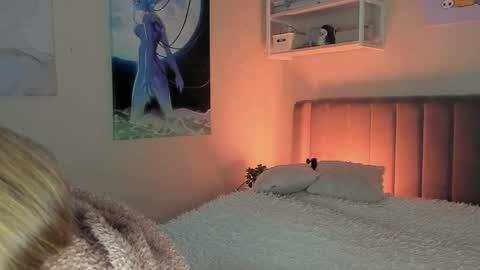 Snapshot of lunar_sofia chatting on 09-16-25, 10:05 Sofia online show from 09-16-25, 10:05