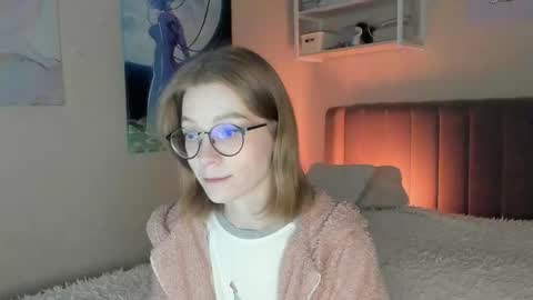 Snapshot of lunar_sofia chatting on 09-18-25, 12:07 Sofia online show from 09-18-25, 12:07