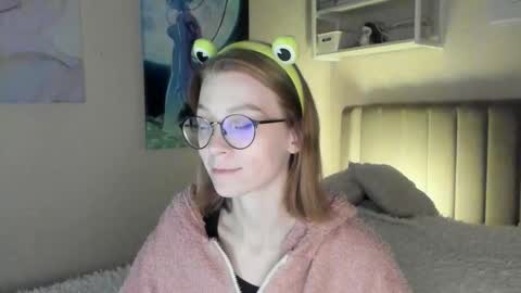 Snapshot of lunar_sofia chatting on 09-21-25, 03:35 Sofia online show from 09-21-25, 03:35