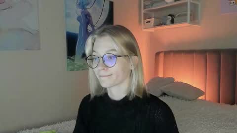 Snapshot of lunar_sofia chatting on 09-26-25, 11:14 Sofia online show from 09-26-25, 11:14