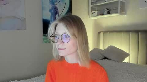 Snapshot of lunar_sofia chatting on 10-07-25, 01:30 Sofia online show from 10-07-25, 01:30