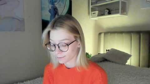 Snapshot of lunar_sofia chatting on 10-12-25, 12:15 Sofia online show from 10-12-25, 12:15