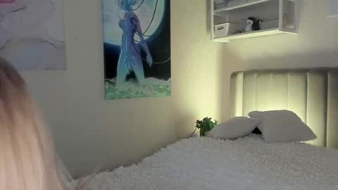 Snapshot of lunar_sofia chatting on 10-14-25, 11:22 Sofia online show from 10-14-25, 11:22