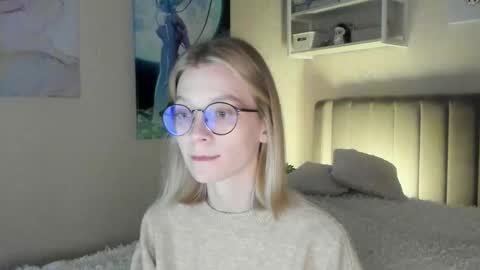 Snapshot of lunar_sofia chatting on 10-23-25, 01:10 Sofia online show from 10-23-25, 01:10