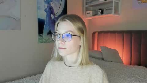 Snapshot of lunar_sofia chatting on 10-24-25, 03:30 Sofia online show from 10-24-25, 03:30