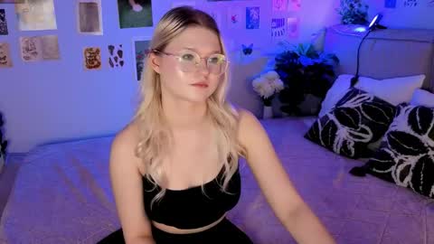 lunariafox online show from 04-18-26, 07:58