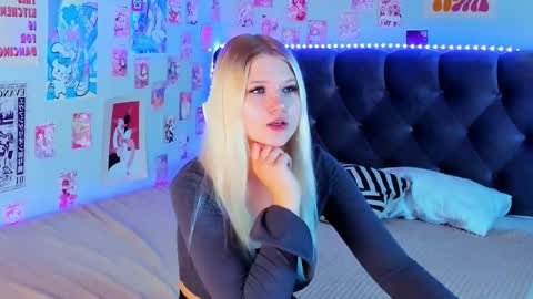 Snapshot of lunariafox chatting on 05-17-26, 02:35 lunariafox online show from 05-17-26, 02:35