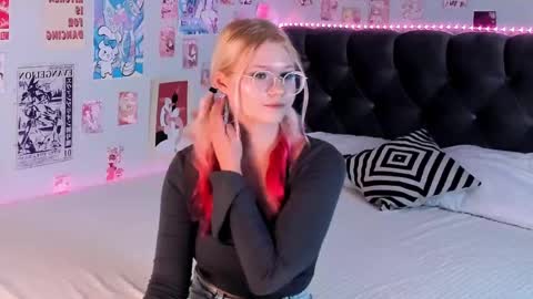 Snapshot of lunariafox chatting on 05-31-26, 03:08 lunariafox online show from 05-31-26, 03:08
