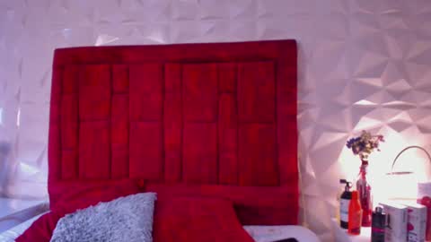 Snapshot of lunariddle chatting on 12-11-24, 12:02 .. .. online show from 12-11-24, 12:02