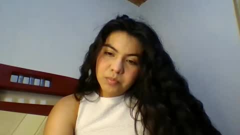 Snapshot of lunariddle chatting on 12-19-24, 07:51 .. .. online show from 12-19-24, 07:51