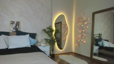 Snapshot of lunarlily7 chatting on 06-26-26, 05:23 Lily online show from 06-26-26, 05:23