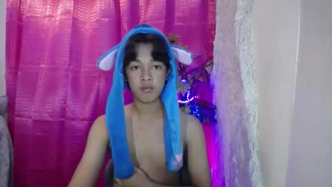 Snapshot of lunarmaxxx chatting on 03-25-26, 02:45 max online show from 03-25-26, 02:45
