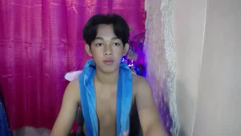 Snapshot of lunarmaxxx chatting on 03-26-26, 10:59 max online show from 03-26-26, 10:59