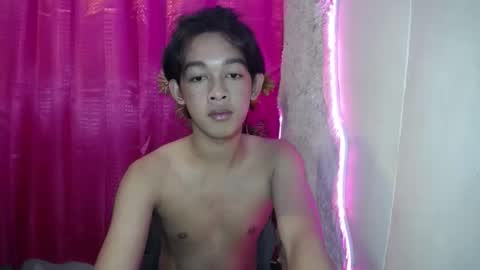 Snapshot of lunarmaxxx chatting on 04-23-26, 12:56 max online show from 04-23-26, 12:56