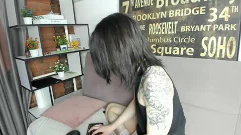 Snapshot of lunaroffset chatting on 05-28-26, 05:16 Matthew online show from 05-28-26, 05:16