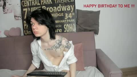 Snapshot of lunaroffset chatting on 05-30-26, 05:26 Matthew online show from 05-30-26, 05:26