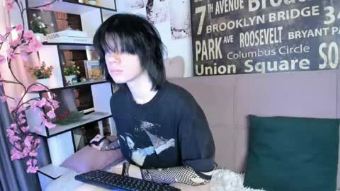 Snapshot of lunaroffset chatting on 06-01-26, 05:09 Matthew online show from 06-01-26, 05:09