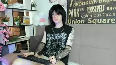 Snapshot of lunaroffset chatting on 06-02-26, 05:20 Matthew online show from 06-02-26, 05:20