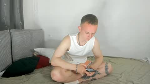 Lars online show from 05-06-26, 08:58