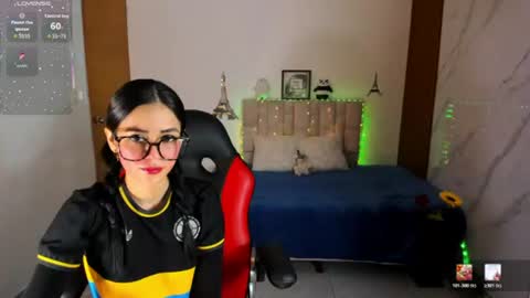 Snapshot of lunascoott chatting on 07-19-26, 11:19 ARI online show from 07-19-26, 11:19