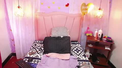 Luna online show from 04-11-26, 02:43