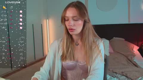 Snapshot of lunaticabae chatting on 10-21-25, 03:29 LunaticaBae online show from 10-21-25, 03:29