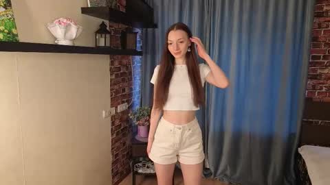 Snapshot of lunawisp chatting on 02-20-26, 02:19 Kira online show from 02-20-26, 02:19