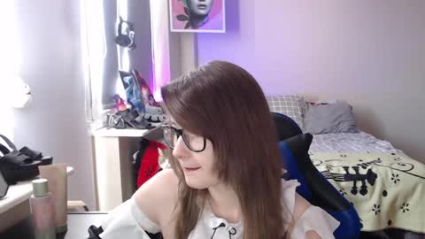 LunaXcherry online show from 04-05-26, 08:33